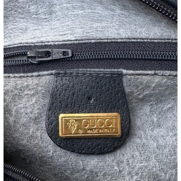 Authentic Vintage Gucci Canteen Navy Monogram Canvas Leather Round Crossbody Bag - Picture 7 of 11